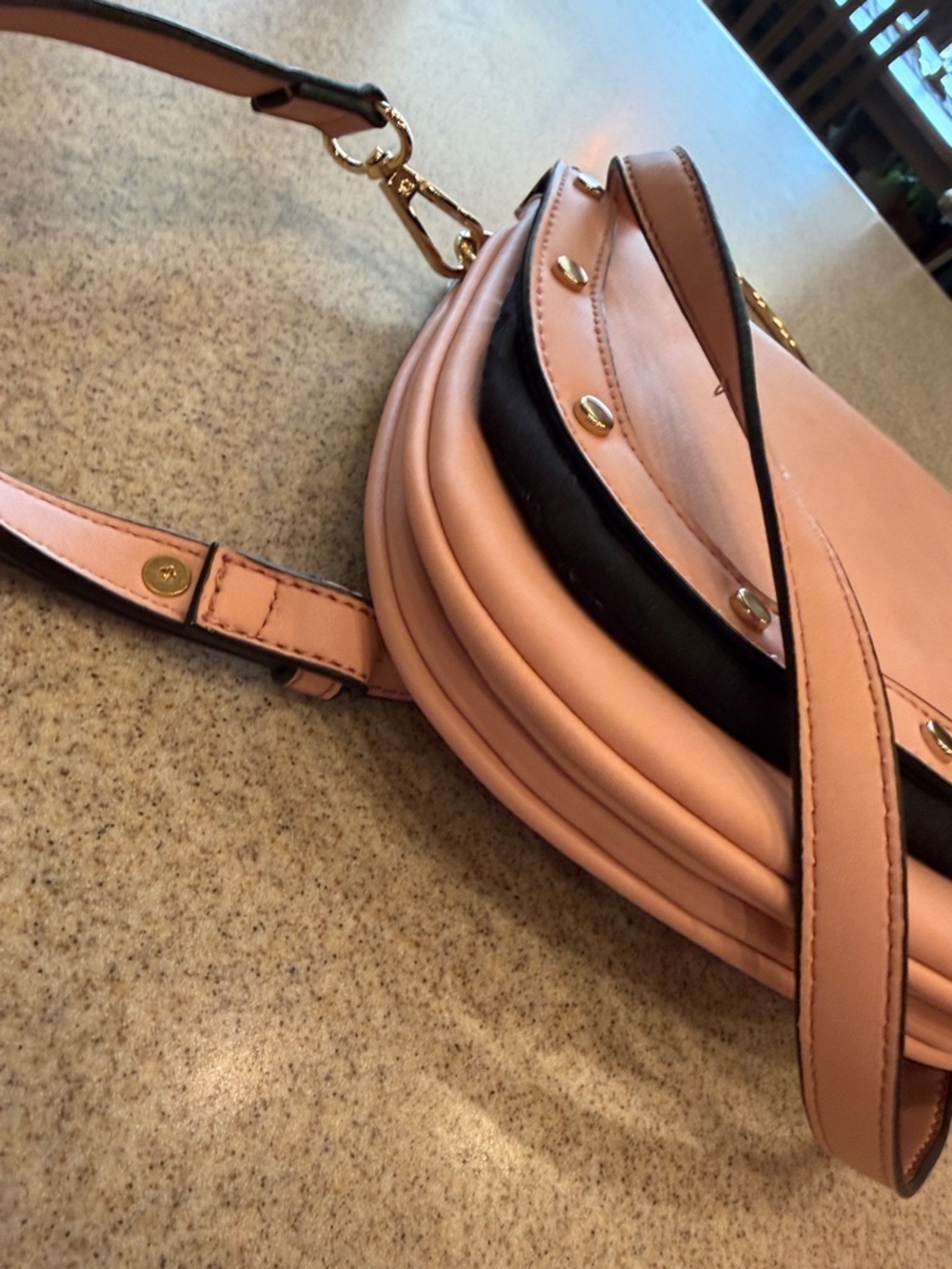 Women's Pink Saddle Crossbody Bag with Gold Ring Handle Cesca vintage 90s - Picture 10 of 11